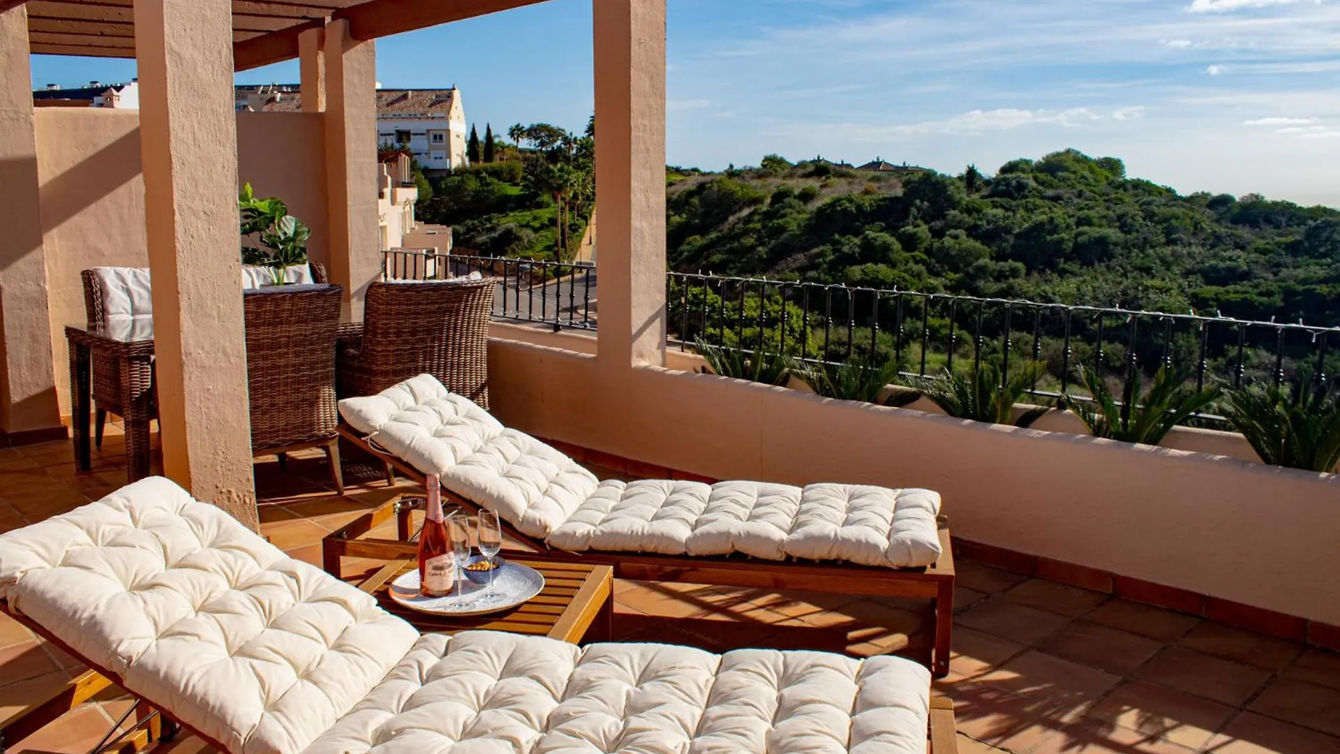 Luxurious 3 Bedroom Penthouse - Duquesa Fairways Манилва Испания