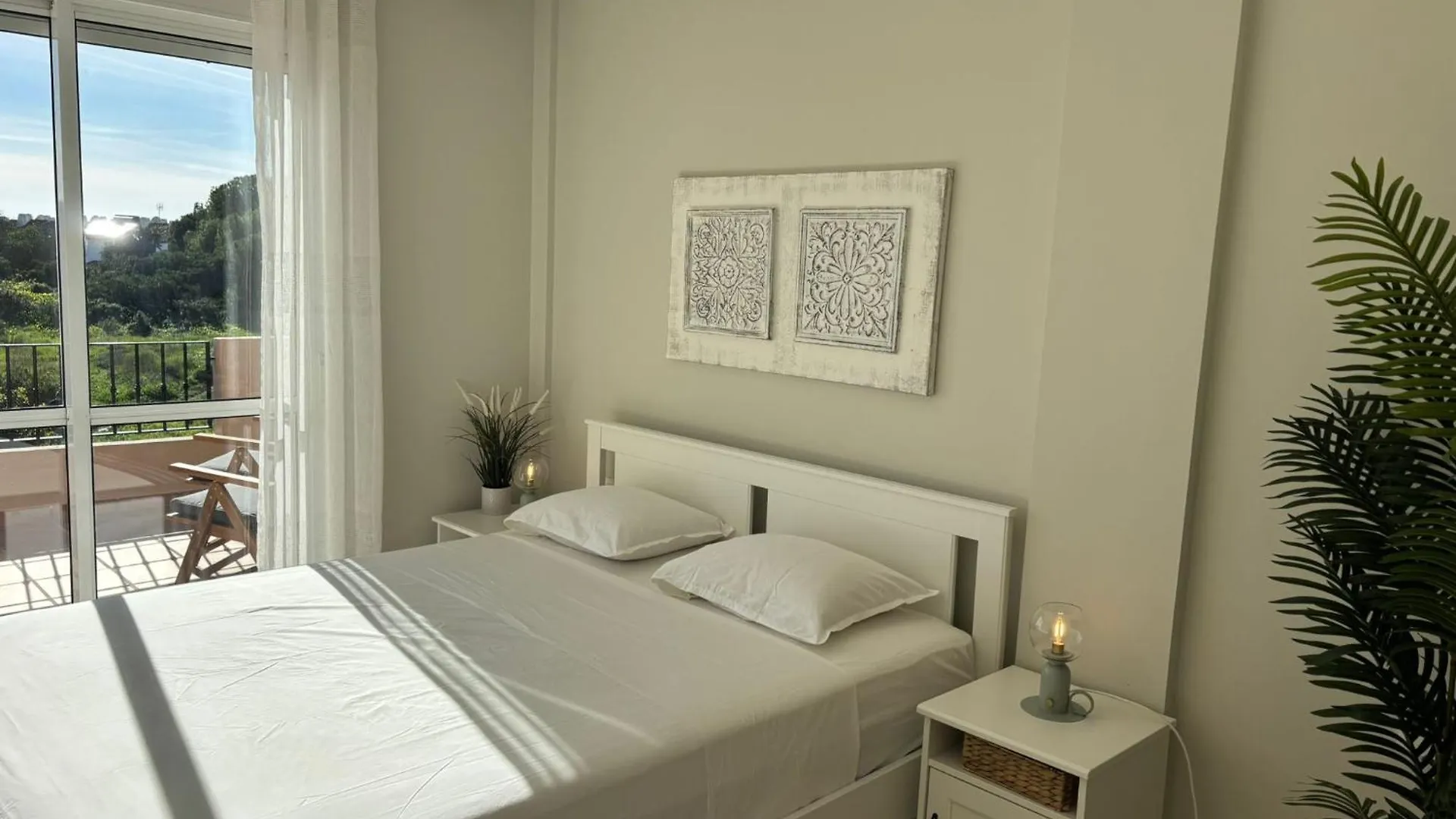 Luxurious 3 Bedroom Penthouse - Duquesa Fairways 마닐바