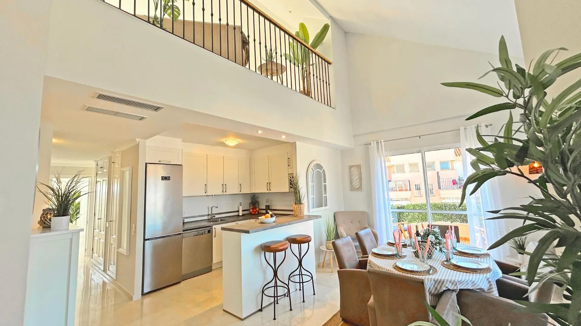 Luxurious 3 Bedroom Penthouse - Duquesa Fairways 마닐바